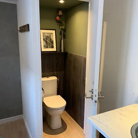 Tiny House Lindenhouse בית הארחה 3*